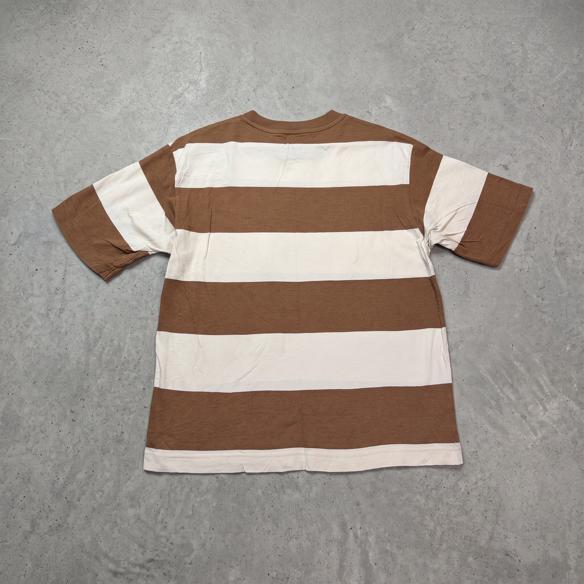 Uniqlo White and Brown Striped Casual Tee